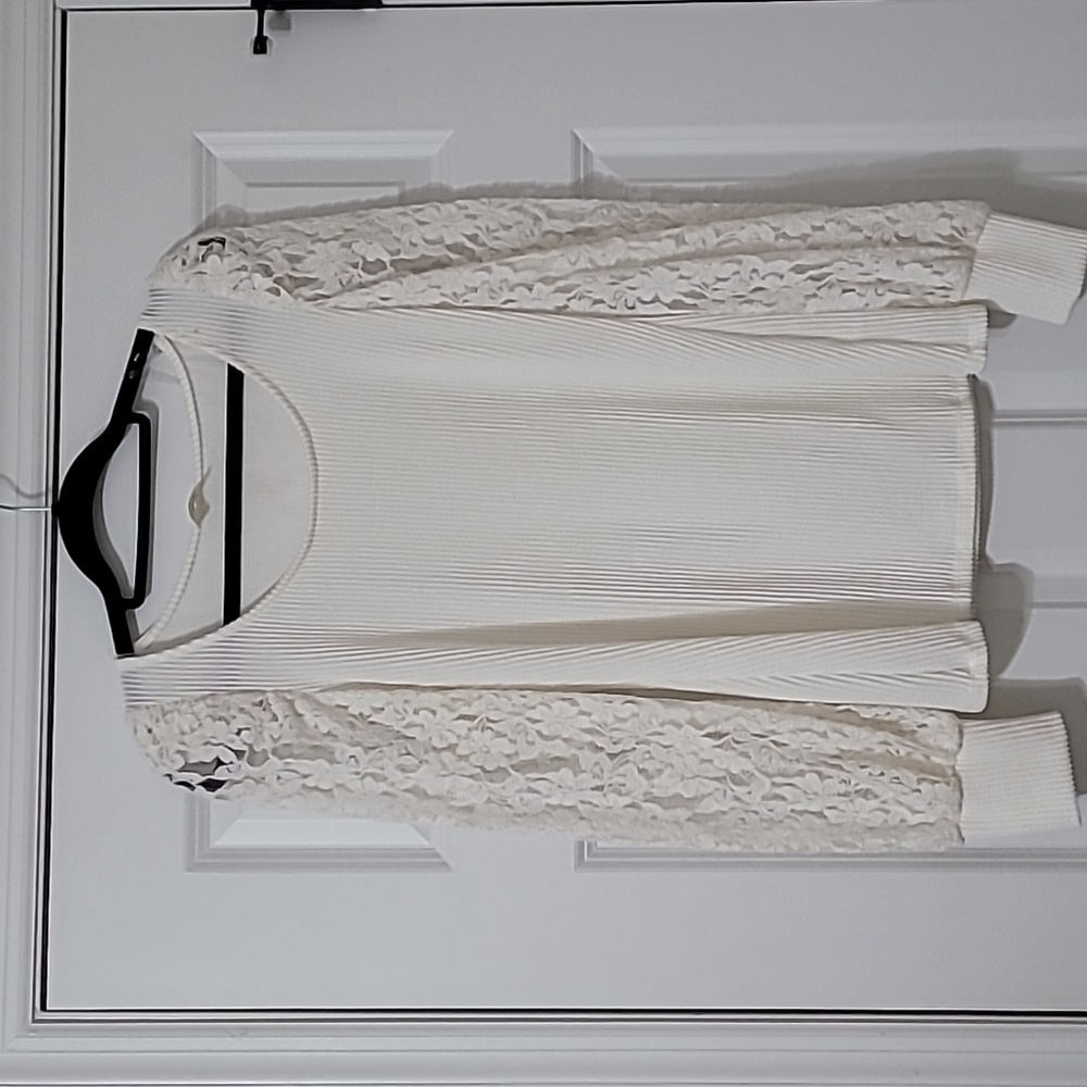 Blue Buttercup Lace Mix Top in White